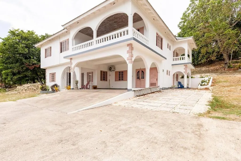 Shaw Park Gem Apt 12A Ocho Rios Lejlighed
